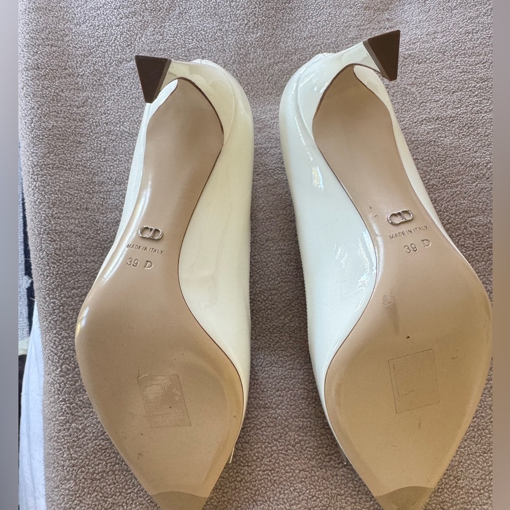 CHRISTIAN DIOR
White Patent Leather Instinct Pumps - Picture 4 of 6